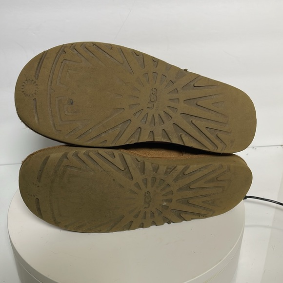 Ugg boots see pictures please size 7 - Picture 8 of 9